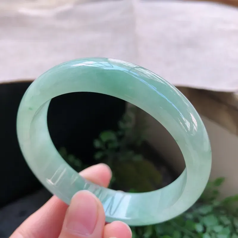 【01/26 飘花正圈翡翠手镯,⑥ 玉质细腻水润,佩戴优雅大方】图4