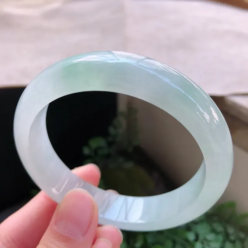【01/26 飘花正圈翡翠手镯,⑥ 玉质细腻水润,飘花灵动,佩戴高贵大方】图5