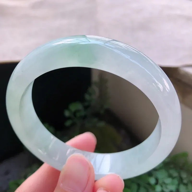【01/26 飘花正圈翡翠手镯,⑥ 玉质细腻水润,飘花灵动,佩戴高贵大方】图1
