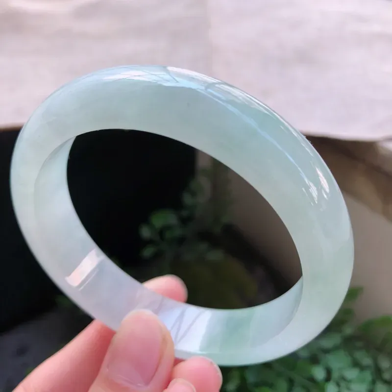 【01/26 飘花正圈翡翠手镯,⑥ 玉质细腻水润,飘花灵动,佩戴高贵大方】图2