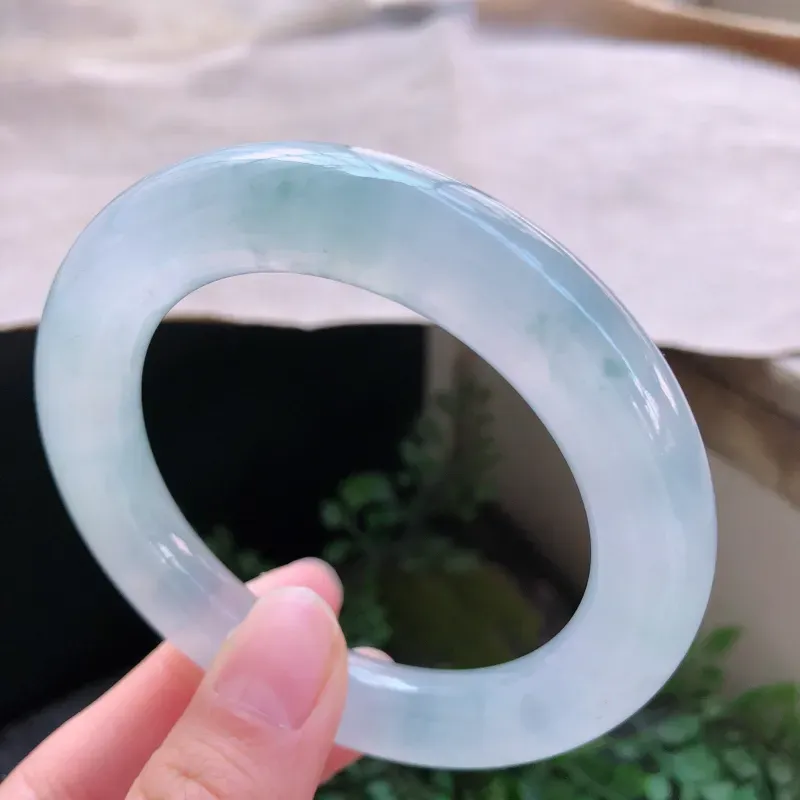【01/26 冰糯种飘花圆条翡翠手镯,⑥ 玉质细腻水润,飘花灵动,佩戴高贵大方】图3