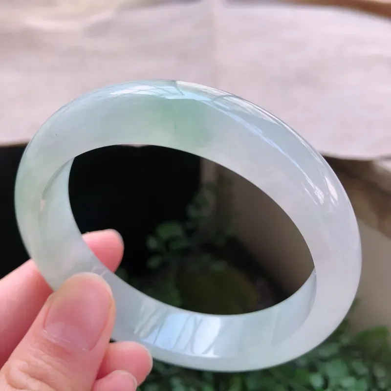 【01/26 飘花正圈翡翠手镯,⑥ 玉质细腻水润,飘花灵动,佩戴高贵大方】图4