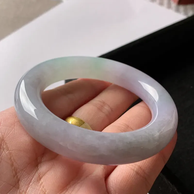 【缅甸a货翡翠,水润春带彩圆条手镯56mm,玉质细腻,色彩艳丽,肥美圆润,条形大方得体,佩戴效果好】图8