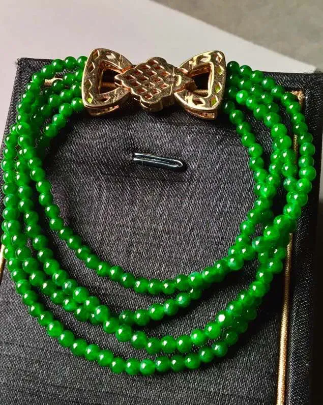 18k金伴钻豪华镶嵌满绿手链，色泽浓艳，水头足，上手高贵，3毫米单条52颗