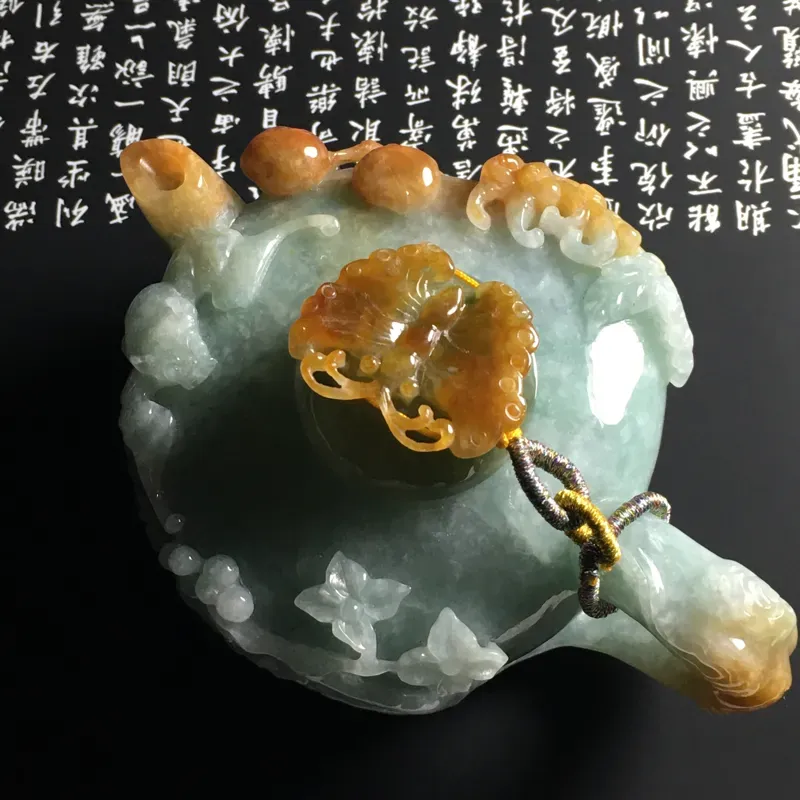 糯种黄翡精美茶壶摆件 尺寸115-79-57毫米 色彩艳丽 雕工精细