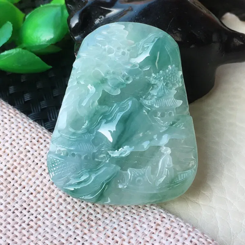 【翡翠精雕山高水长玉坠 冰透水润,玉质细腻 胶感,花式灵动 种水足 ,圆润饱满!尺寸:45.3*36*7mm】图11