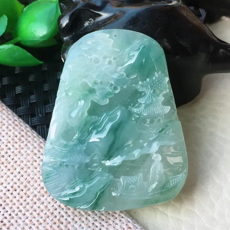 【翡翠精雕山高水长玉坠 冰透水润,玉质细腻 胶感,花式灵动 种水足 ,圆润饱满!尺寸:45.3*36*7mm】图1