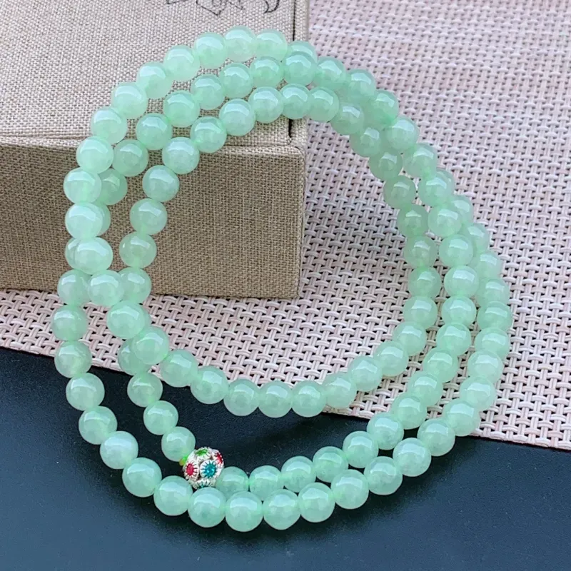 冰透带绿精雕翡翠圆珠项链佛珠108颗，其中珠直径6.6mm，编号0215