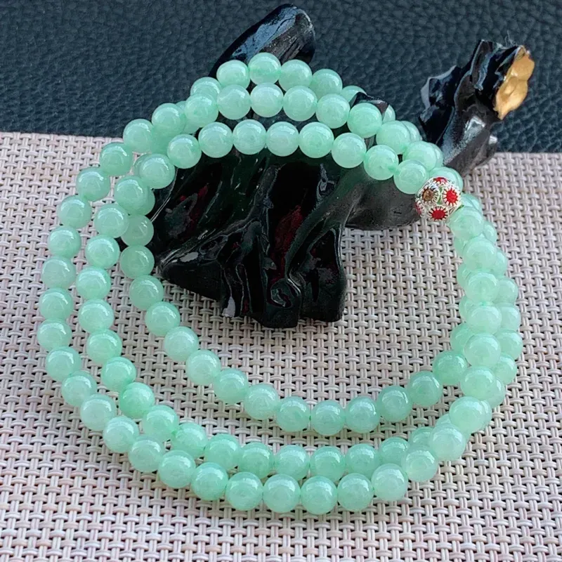 冰透带绿精雕翡翠项链佛珠108颗，其中珠直径6.5mm，Ａ货翡翠项链，编号0216