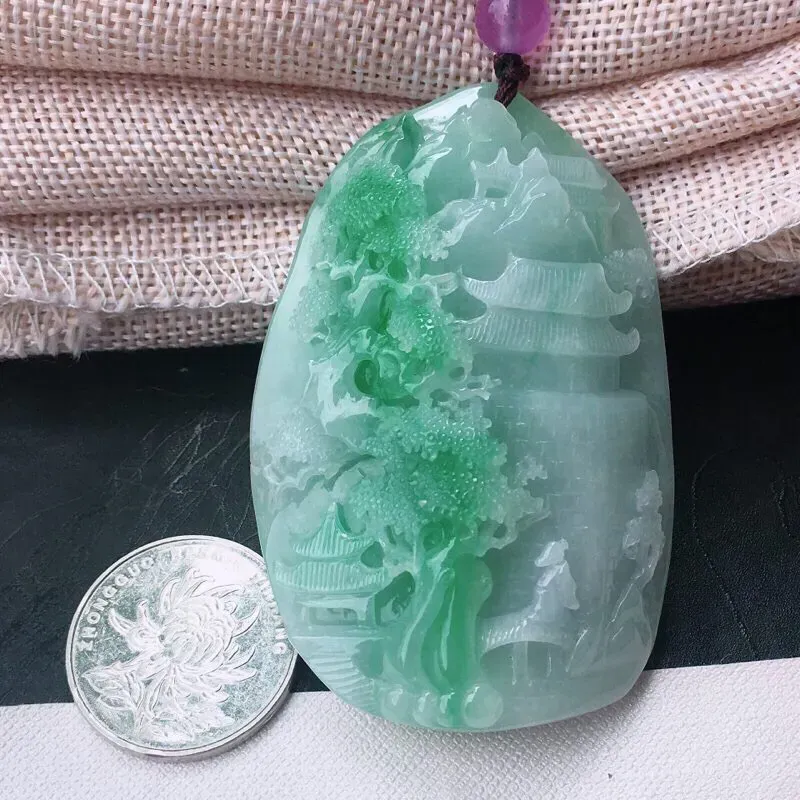 【精雕飘绿山高水长玉吊坠,种老,水润,质感十足。精致修饰雕!顶珠为装饰珠!尺寸:67*43.9*14.5mm】图10