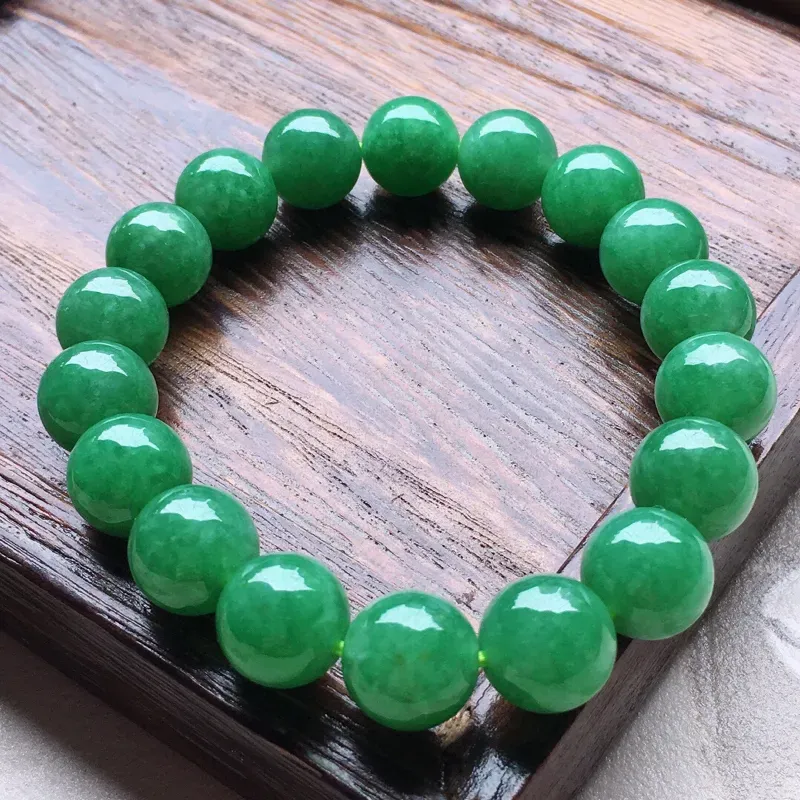 翡翠满绿圆珠手串，玉质莹润，佩戴佳品，单颗尺寸：11.3mm，重45.73克