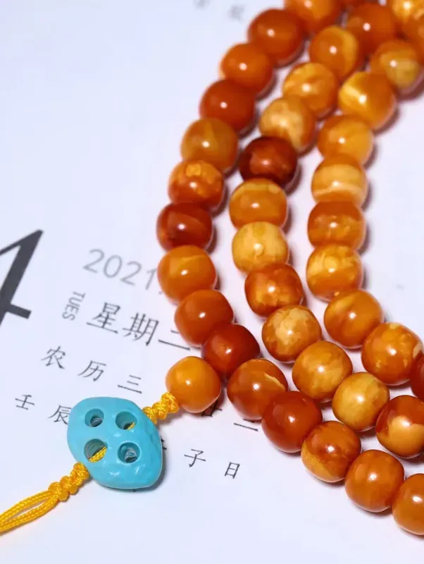 【「古董老花蜡·老型珠」
经岁月沉淀后的老蜡 就像古董一样耐人寻味 昔日的妖花纹理清晰浮现 上手彰显品味底蕴 规格6*5 克重21.23克】图2