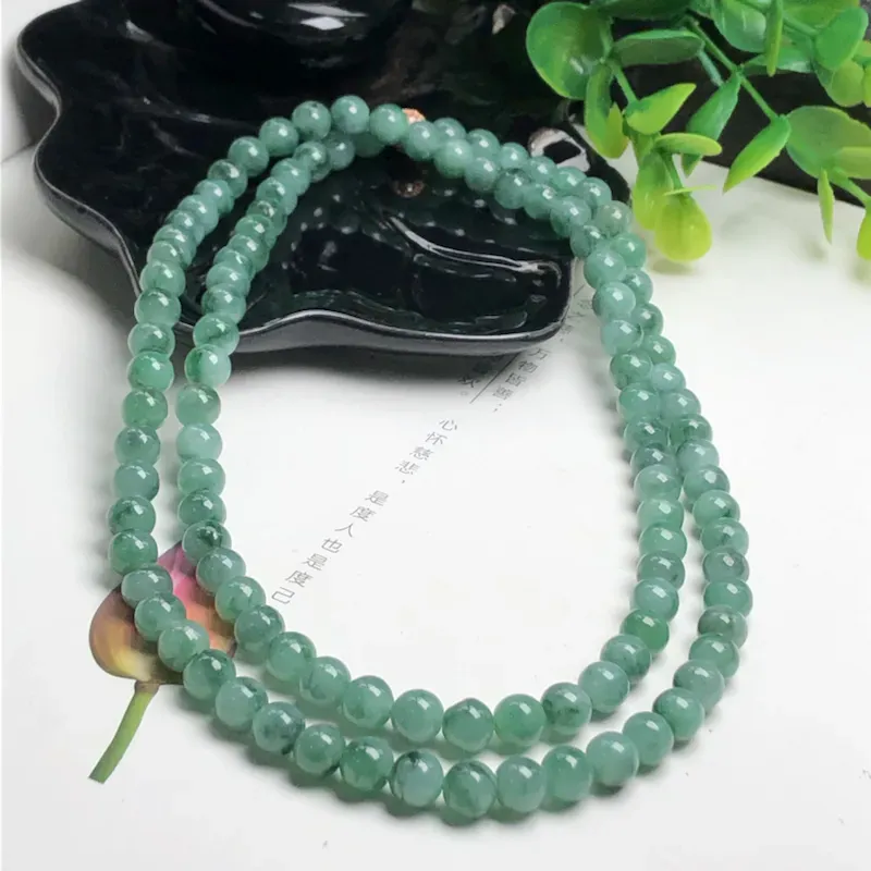 糯种飘绿花翡翠珠链项链、108颗、直径7.4毫米、质地细腻、色彩鲜艳、隔珠是装饰品、ADA216C38