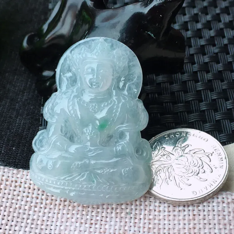 【精雕赐福观音玉吊坠,种老,水润,质感十足。尺寸:44.6*32.9*5mm】图7