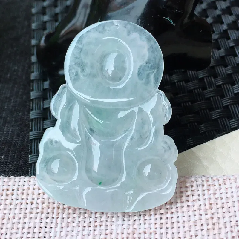 【精雕赐福观音玉吊坠,种老,水润,质感十足。尺寸:44.6*32.9*5mm】图9
