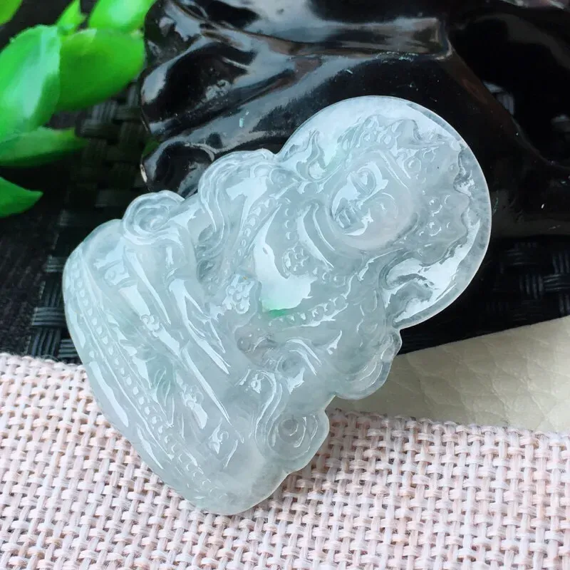 【精雕赐福观音玉吊坠,种老,水润,质感十足。尺寸:44.6*32.9*5mm】图10