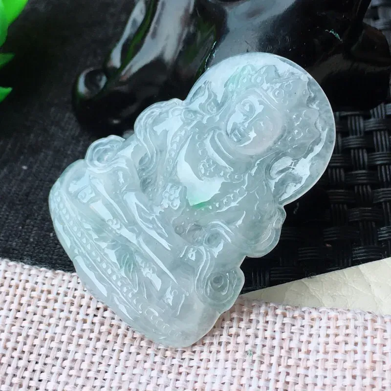 【精雕赐福观音玉吊坠,种老,水润,质感十足。尺寸:44.6*32.9*5mm】图3