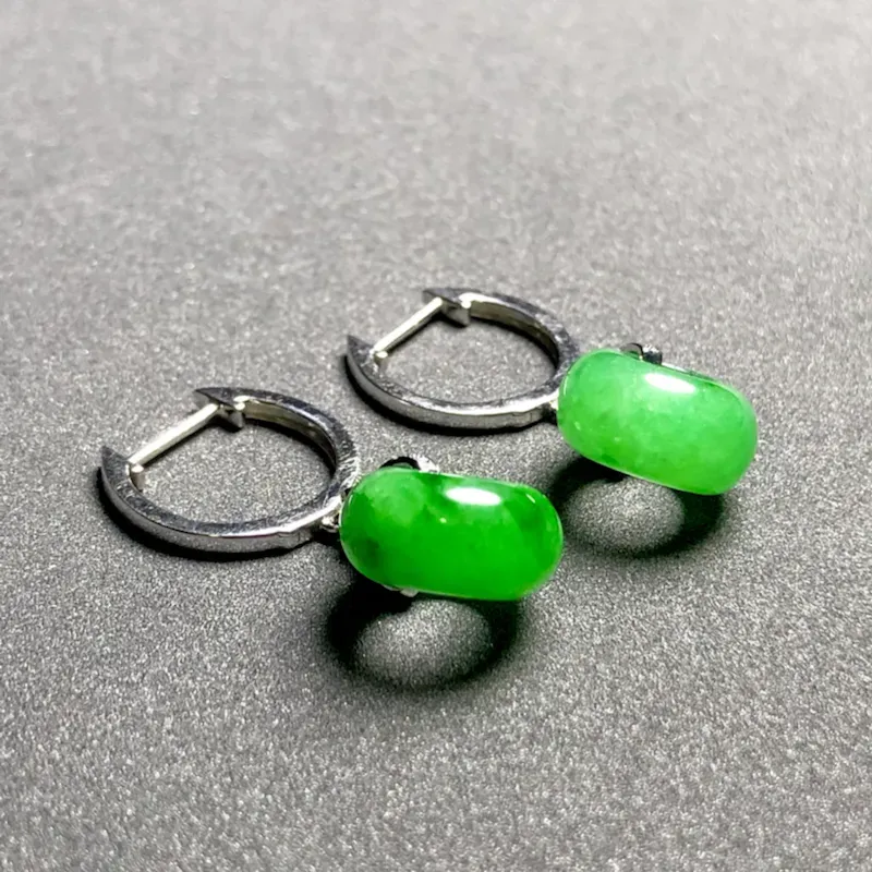 绿花扣子耳坠，
【坠坠-岁岁平安】，
裸石11.6-6.2mm，4.5g，
18K金伴天然钻石镶嵌，