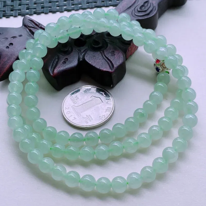 尺寸：108颗，其中珠直径6.6mm，冰透起光浅绿圆珠项链佛珠108颗，