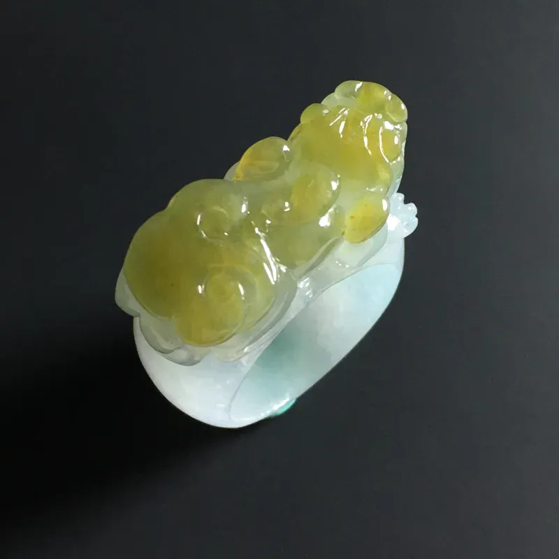 冰糯种黄翡貔貅扳指 尺寸33.5-13-9毫米 内直径21毫米 水润通透 细腻起胶 色泽亮丽 独特精美