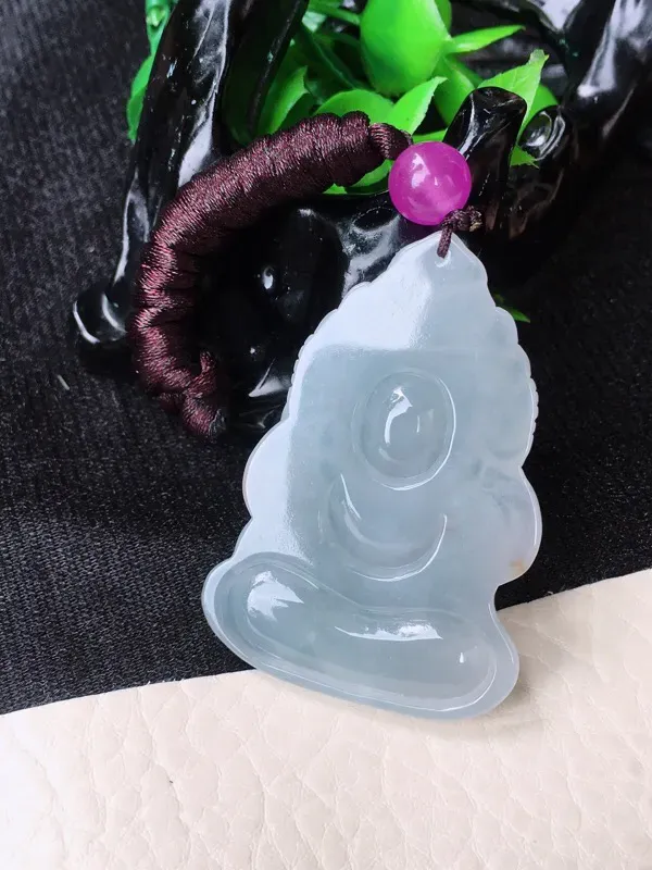 【翡翠细腻水润立体宝宝佛吊坠,种老水足,雕工精湛,磨砂抛光立体感强,尺寸51.5/34.5/6.8mm,紫珠为装饰珠t】图9