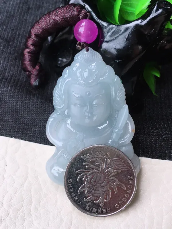 【翡翠细腻水润立体宝宝佛吊坠,种老水足,雕工精湛,磨砂抛光立体感强,尺寸51.5/34.5/6.8mm,紫珠为装饰珠t】图6