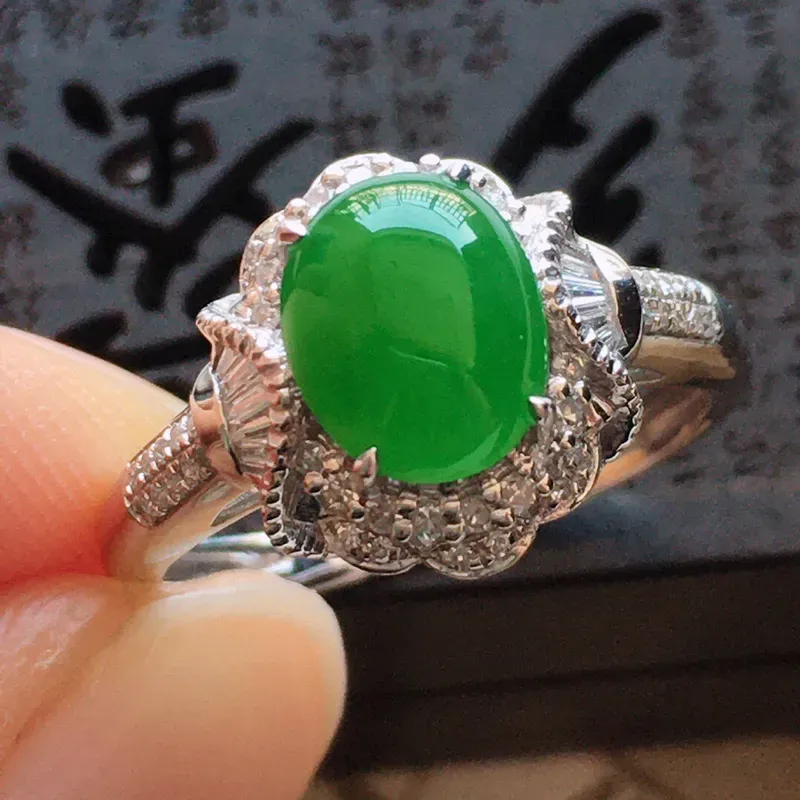 【精品翡翠镶18K金伴钻戒指,玉质莹润,佩戴效果更美,商品尺寸:内径:17.1MM,玉:8.3*6.7*3MM 整体货品质量:3.0g】图3