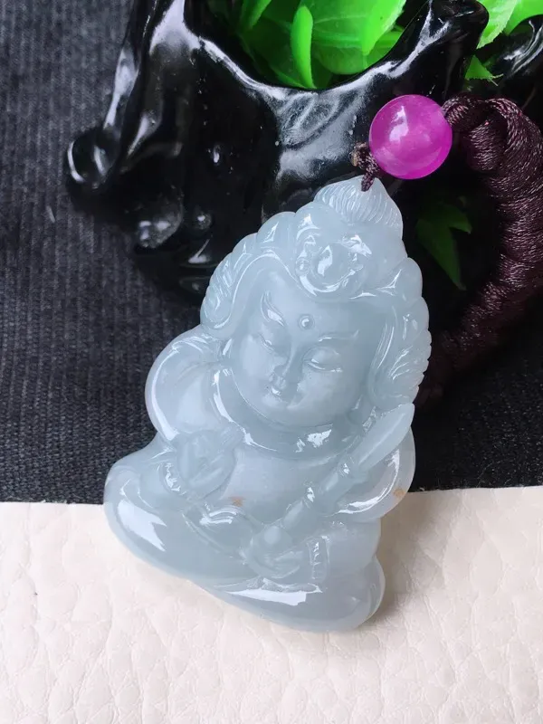 【翡翠细腻水润立体宝宝佛吊坠,种老水足,雕工精湛,磨砂抛光立体感强,尺寸51.5/34.5/6.8mm,紫珠为装饰珠t】图1