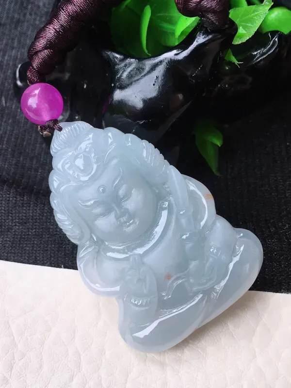 【翡翠细腻水润立体宝宝佛吊坠,种老水足,雕工精湛,磨砂抛光立体感强,尺寸51.5/34.5/6.8mm,紫珠为装饰珠t】图4