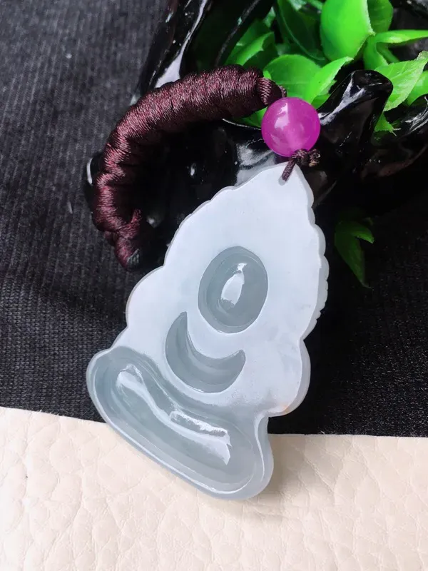【翡翠细腻水润立体宝宝佛吊坠,种老水足,雕工精湛,磨砂抛光立体感强,尺寸51.5/34.5/6.8mm,紫珠为装饰珠t】图8
