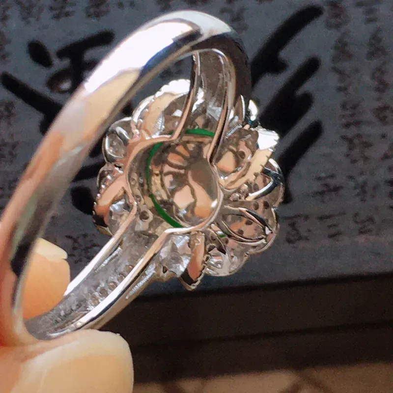 【精品翡翠镶18K金伴钻戒指,玉质莹润,佩戴效果更美,商品尺寸:内径:17.1MM,玉:8.3*6.7*3MM 整体货品质量:3.0g】图5