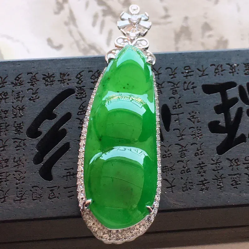 【精品翡翠镶18K金伴钻四季发财 ,玉质莹润, 佩戴效果更美,商品尺寸:含金尺寸:38.3*12.1*8.1MM,玉:28.6*10.2*2.5MM,整体货品质量:4.6g】图1