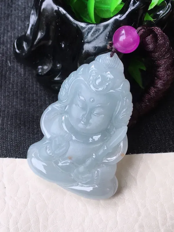 【翡翠细腻水润立体宝宝佛吊坠,种老水足,雕工精湛,磨砂抛光立体感强,尺寸51.5/34.5/6.8mm,紫珠为装饰珠t】图3