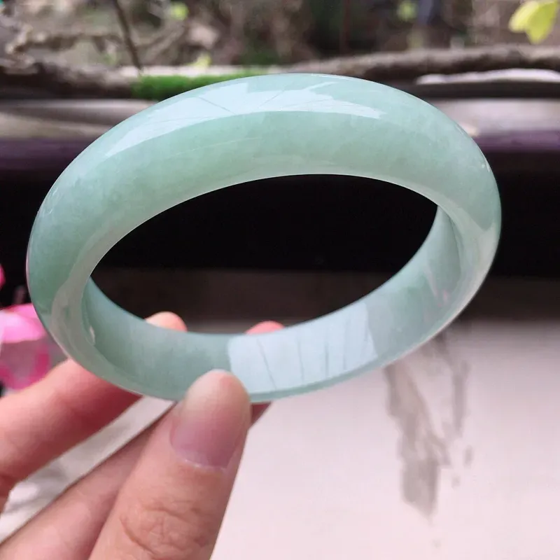 【翡翠55圈口正圈手镯,尺寸:55.0*13.5*7.1mm,重50.75克,料细底好,条形好看,上手大方有档次】图4