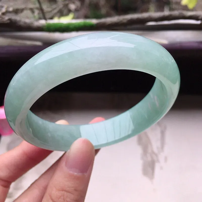 【翡翠55圈口正圈手镯,尺寸:55.0*13.5*7.1mm,重50.75克,料细底好,条形好看,上手大方有档次】图2
