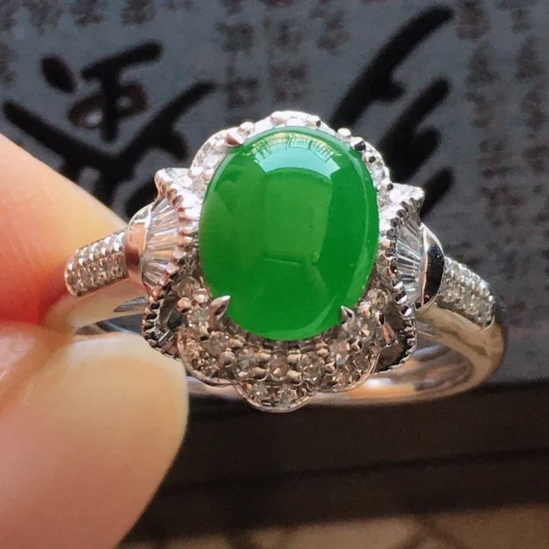 【精品翡翠镶18K金伴钻戒指,玉质莹润,佩戴效果更美,商品尺寸:内径:17.1MM,玉:8.3*6.7*3MM 整体货品质量:3.0g】图4