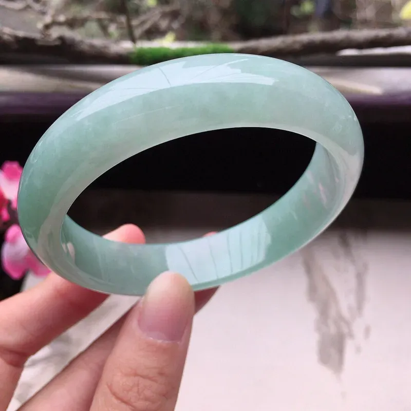 【翡翠55圈口正圈手镯,尺寸:55.0*13.5*7.1mm,重50.75克,料细底好,条形好看,上手大方有档次】图3