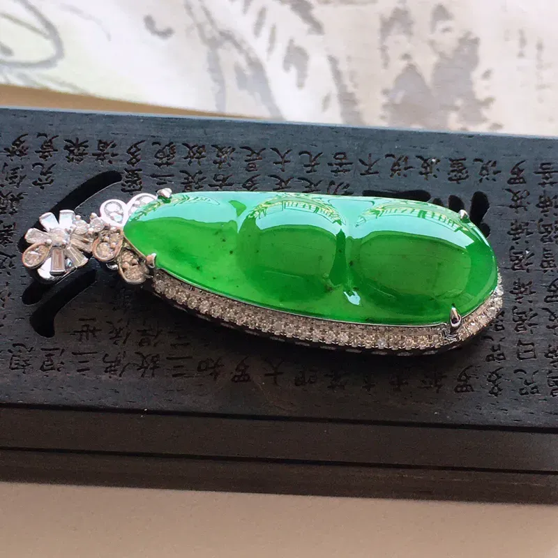 【精品翡翠镶18K金伴钻四季发财 ,玉质莹润, 佩戴效果更美,商品尺寸:含金尺寸:38.3*12.1*8.1MM,玉:28.6*10.2*2.5MM,整体货品质量:4.6g】图5