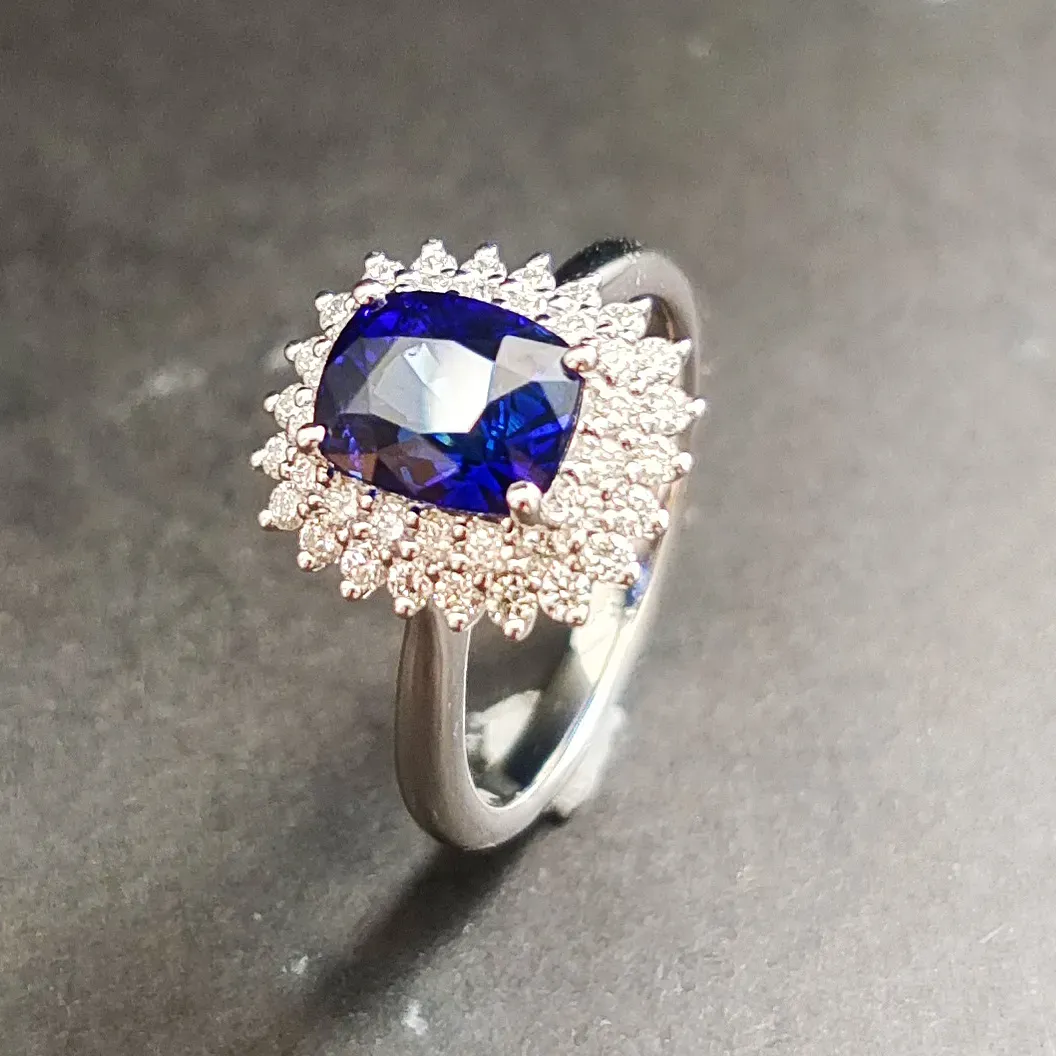 【【戒指】18K金+蓝宝石+钻石 宝石颜色纯正
主石:2.54ct/P 货重:4.74g 手寸:15寸】图3