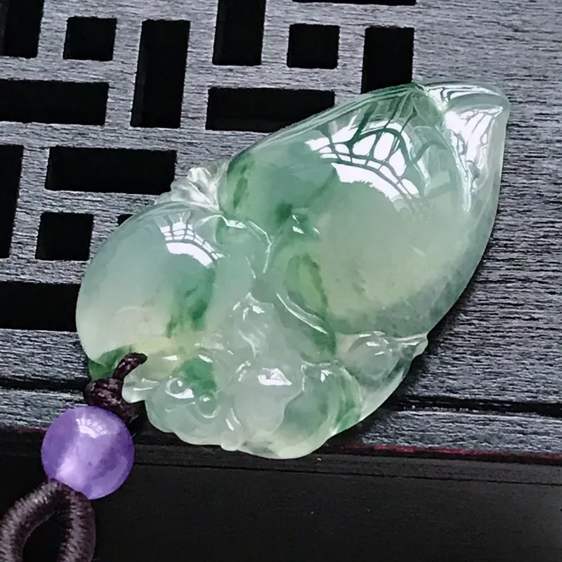 【翡翠冰糯种水润飘花寿桃吊坠,玉质细腻水润,颜色漂亮,雕工精致,尺寸36.2/22.4/7.1 顶珠为装饰珠】图5
