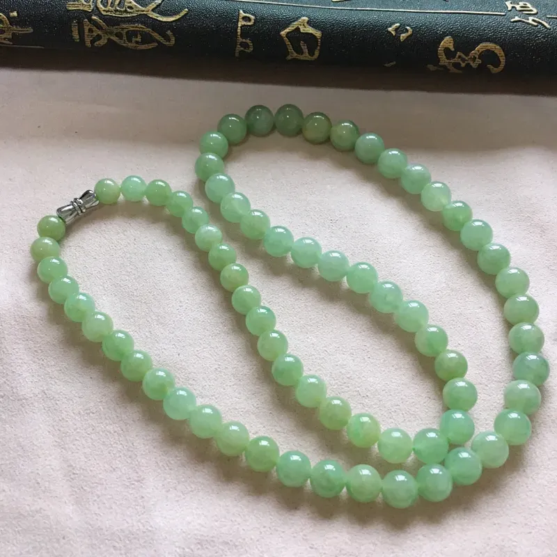 好漂亮的大颗珠水润苹果绿妈妈珠链，可做项链手链两种带法，圆珠尺寸6.9-8.9mm，耐看，非常大气，送礼或自留佳选，值得拥有
