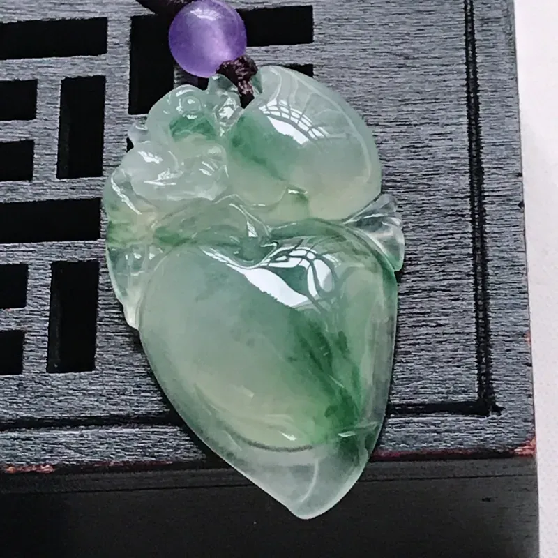 【翡翠冰糯种水润飘花寿桃吊坠,玉质细腻水润,颜色漂亮,雕工精致,尺寸36.2/22.4/7.1 顶珠为装饰珠】图2