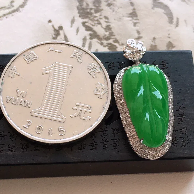 【精品翡翠镶18K金伴钻事业有成吊坠 , 玉质莹润,佩戴效果更美,商品尺寸:含金尺寸:28.1*13*7.7MM,玉:19*9.8*3MM,整体货品质量:3.1g】图7
