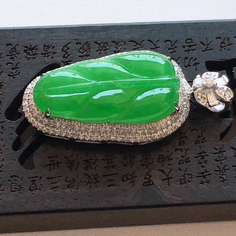 【精品翡翠镶18K金伴钻事业有成吊坠 , 玉质莹润,佩戴效果更美,商品尺寸:含金尺寸:28.1*13*7.7MM,玉:19*9.8*3MM,整体货品质量:3.1g】图3