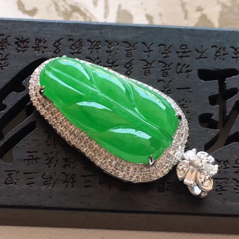 【精品翡翠镶18K金伴钻事业有成吊坠 , 玉质莹润,佩戴效果更美,商品尺寸:含金尺寸:28.1*13*7.7MM,玉:19*9.8*3MM,整体货品质量:3.1g】图4