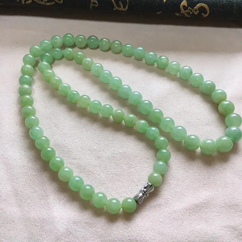 好漂亮的大颗珠水润苹果绿妈妈珠链，可做项链手链两种带法，圆珠尺寸6.9-8.9mm，耐看，非常大气，送礼或自留佳选，值得拥有