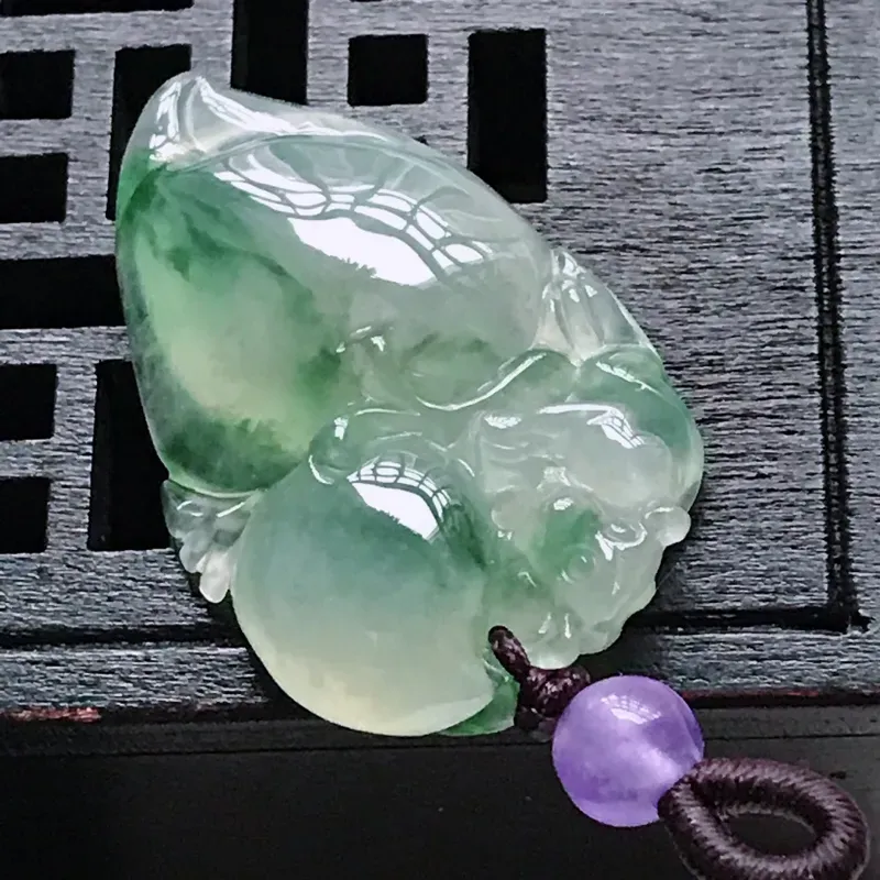 【翡翠冰糯种水润飘花寿桃吊坠,玉质细腻水润,颜色漂亮,雕工精致,尺寸36.2/22.4/7.1 顶珠为装饰珠】图4
