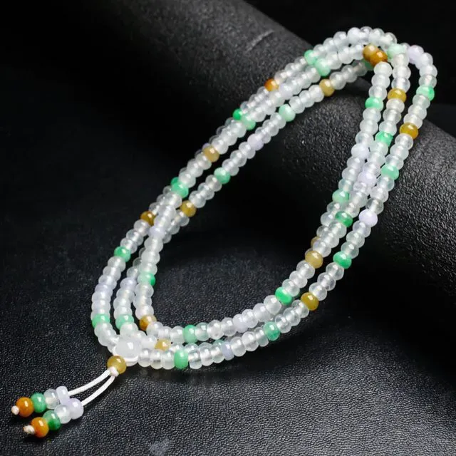 多彩翡翠珠链，共234颗珠子，取其中一颗珠尺寸大约4.7*3.4mm，珠子亮丽秀气，水润光泽，清秀高雅，佩戴效果优雅高贵。