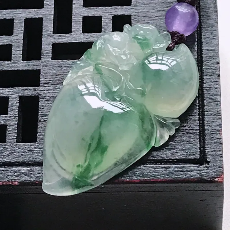 【翡翠冰糯种水润飘花寿桃吊坠,玉质细腻水润,颜色漂亮,雕工精致,尺寸36.2/22.4/7.1 顶珠为装饰珠】图3
