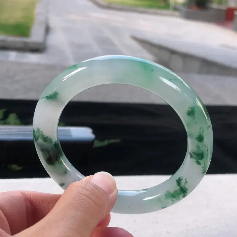 【圆条54-55 ,天然翡翠玉手镯,水润飘花,玉质润,品相好,优雅瞩目,尺寸圈口54.5/9.8/10 ,纹】图1
